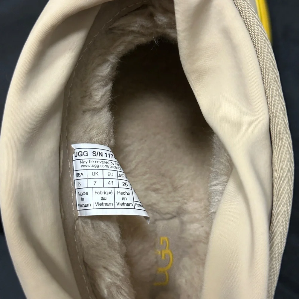 UGG Classic Ultra Mini Weather Hybrid Men Size 8‎